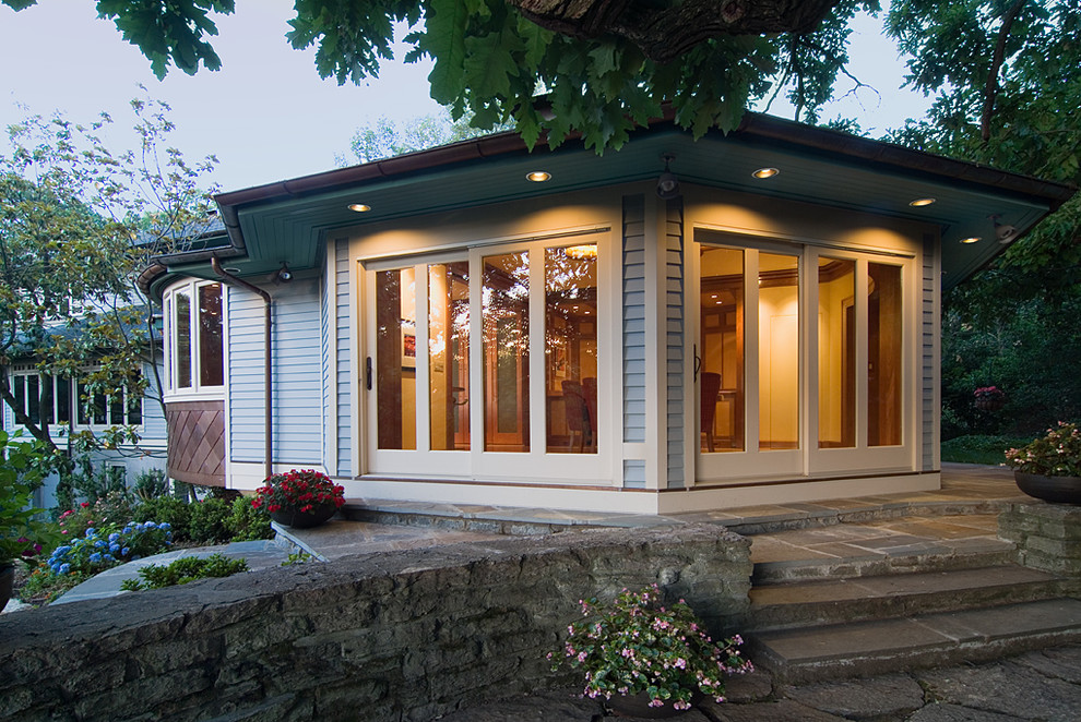 Inspiration for a traditional bungalow house exterior in Cincinnati.
