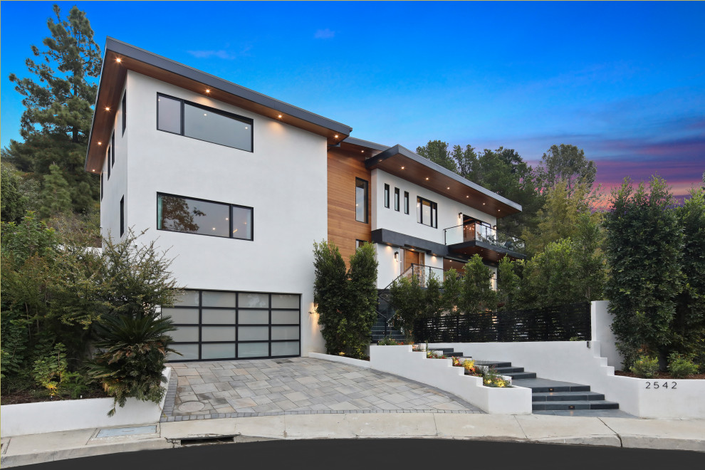 Large contemporary two floor render detached house in Los Angeles with a flat roof.