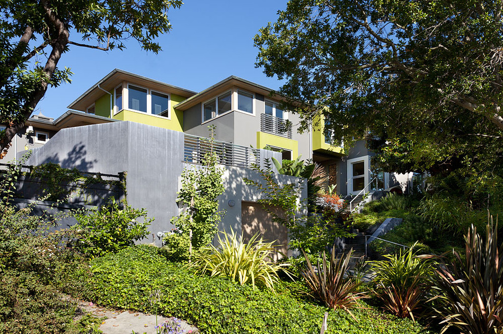 サンフランシスコにあるコンテンポラリースタイルのおしゃれな家の外観 (緑の外壁、コンクリートサイディング) の写真