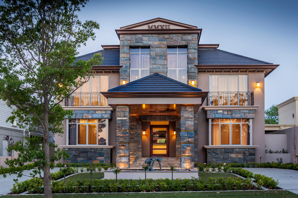 На фото: огромный, двухэтажный, коричневый дом в классическом стиле с облицовкой из камня
