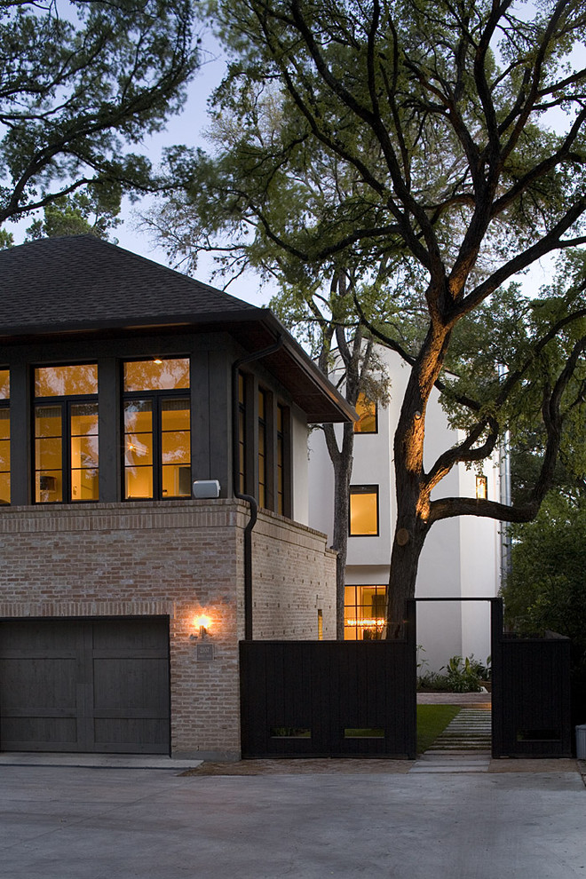 Photo of a classic brick house exterior in Austin.
