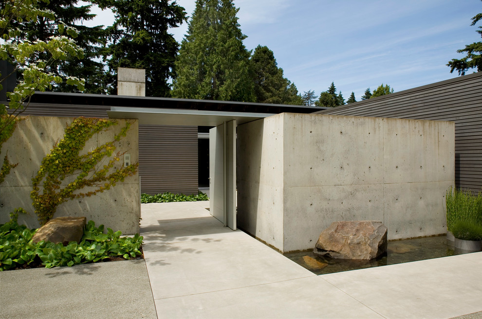 Esempio della facciata di una casa moderna con rivestimento in cemento