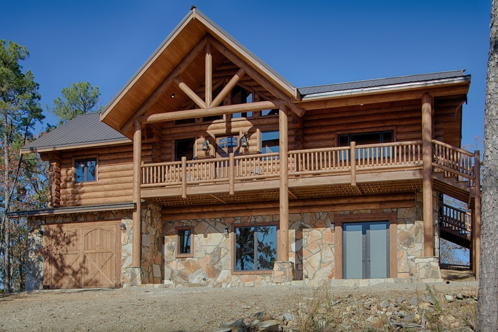 This is an example of a rustic house exterior in Dallas.