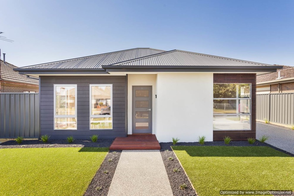 Small modern bungalow house exterior in Melbourne.