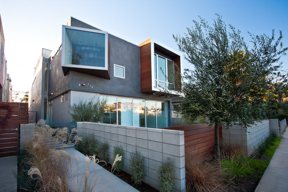 Contemporary house exterior in Los Angeles with wood cladding.