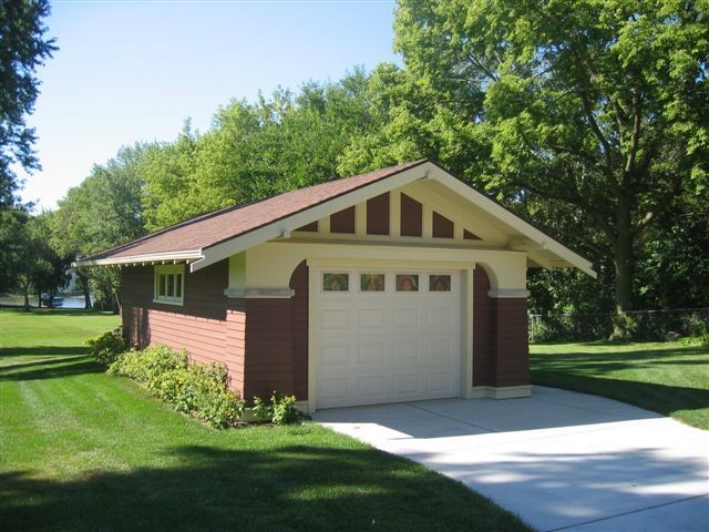 This is an example of a traditional house exterior in Milwaukee.