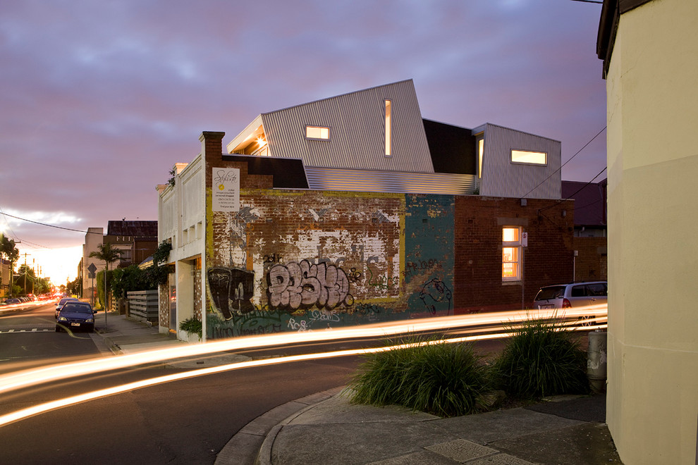 Foto della facciata di una casa industriale