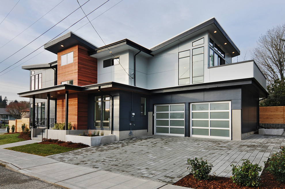 Идея дизайна: большой, двухэтажный, серый частный загородный дом в стиле модернизм с комбинированной облицовкой и плоской крышей