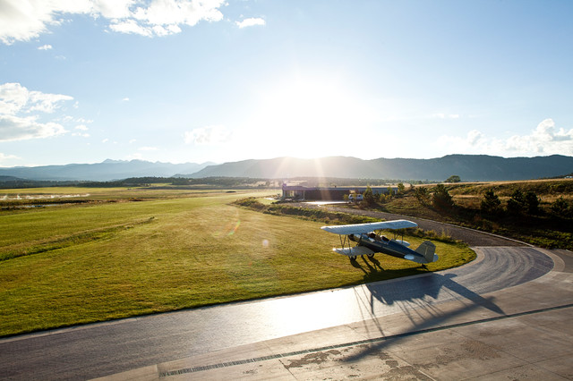 Houzz Tour: A Modern Mountain Home Takes Off With Its Own Airstrip