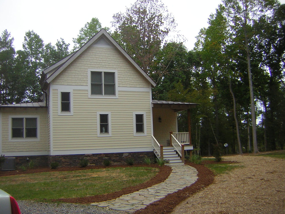 Country exterior home idea in Richmond