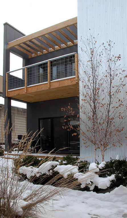 Inspiration for a modern exterior home remodel in Chicago