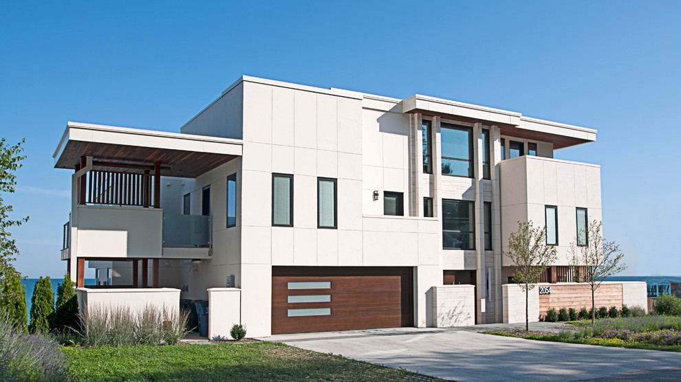 Design ideas for an expansive coastal split-level render house exterior in Chicago.