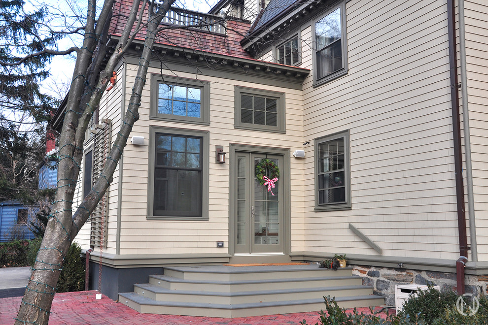 Kleine, Einstöckige Klassische Holzfassade Haus in Boston