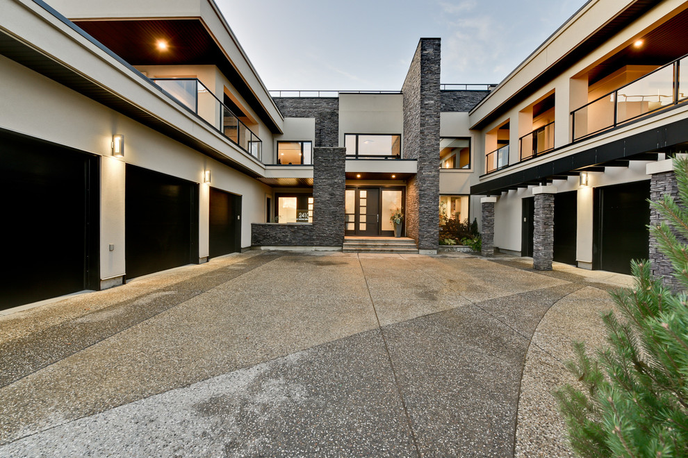 Geräumiges, Zweistöckiges Modernes Einfamilienhaus mit Putzfassade, grauer Fassadenfarbe und Flachdach in Calgary
