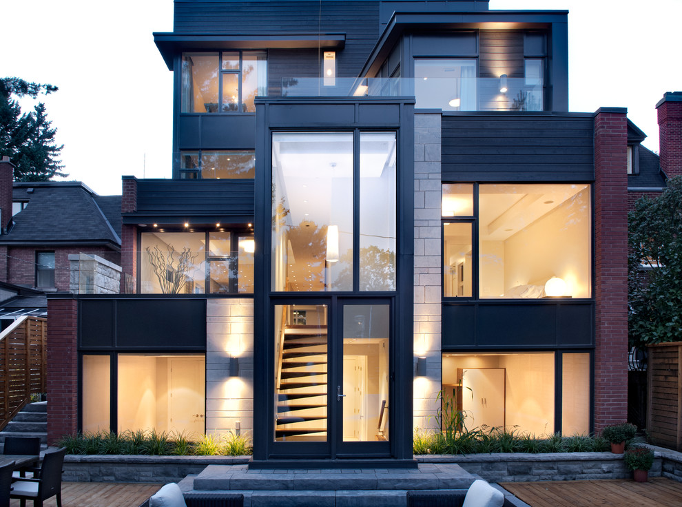 This is an example of a contemporary house exterior in Ottawa.