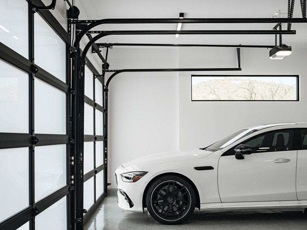 Idées déco pour un grand garage moderne.