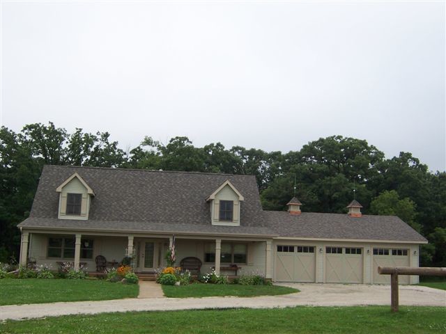 Example of a classic exterior home design in Indianapolis