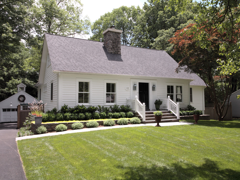 Example of a classic white one-story exterior home design in New York