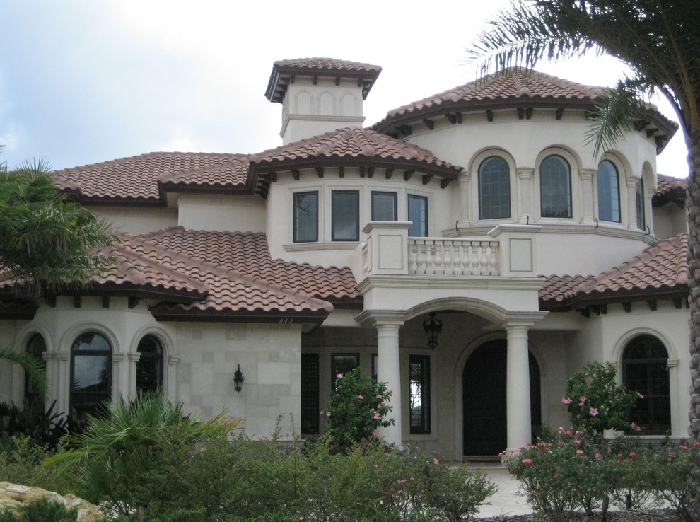 Photo of a mediterranean house exterior in Tampa.