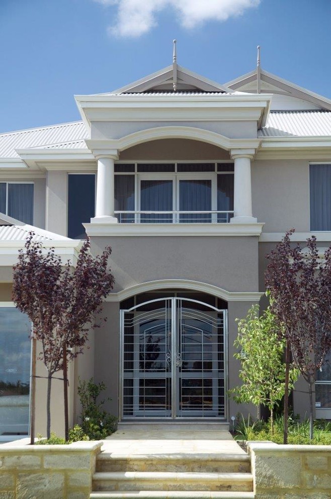 Mittelgroßes, Zweistöckiges Modernes Einfamilienhaus mit Betonfassade, grauer Fassadenfarbe, Satteldach, Blechdach und weißem Dach in Perth