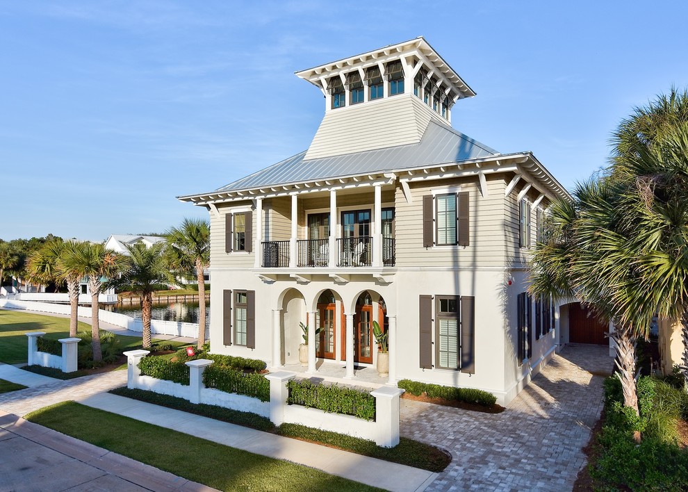 This is an example of a coastal house exterior in Jacksonville.