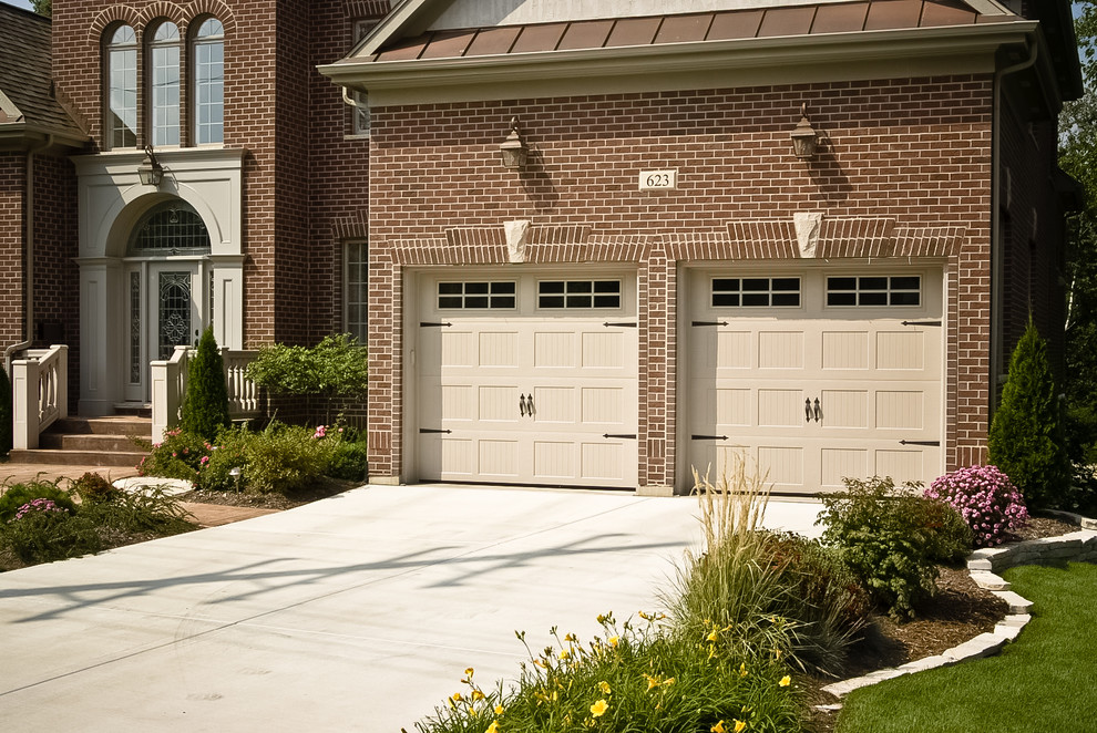 Design ideas for a medium sized traditional garage in Detroit.