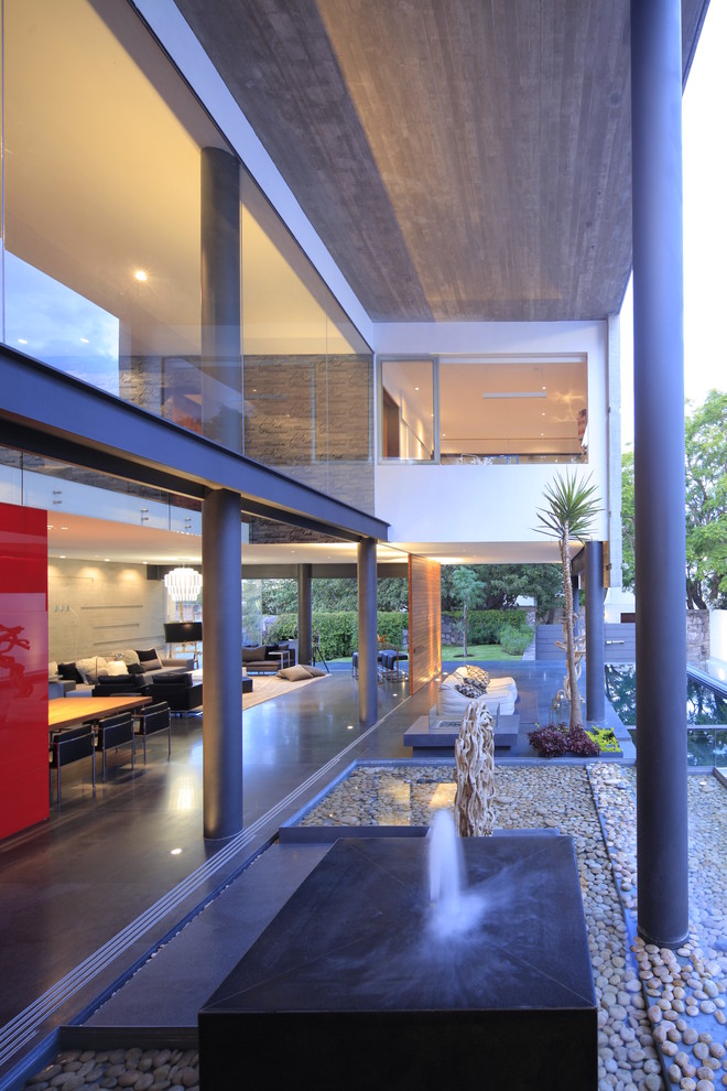 Пример оригинального дизайна: большой, трехэтажный, зеленый дом в современном стиле с облицовкой из бетона