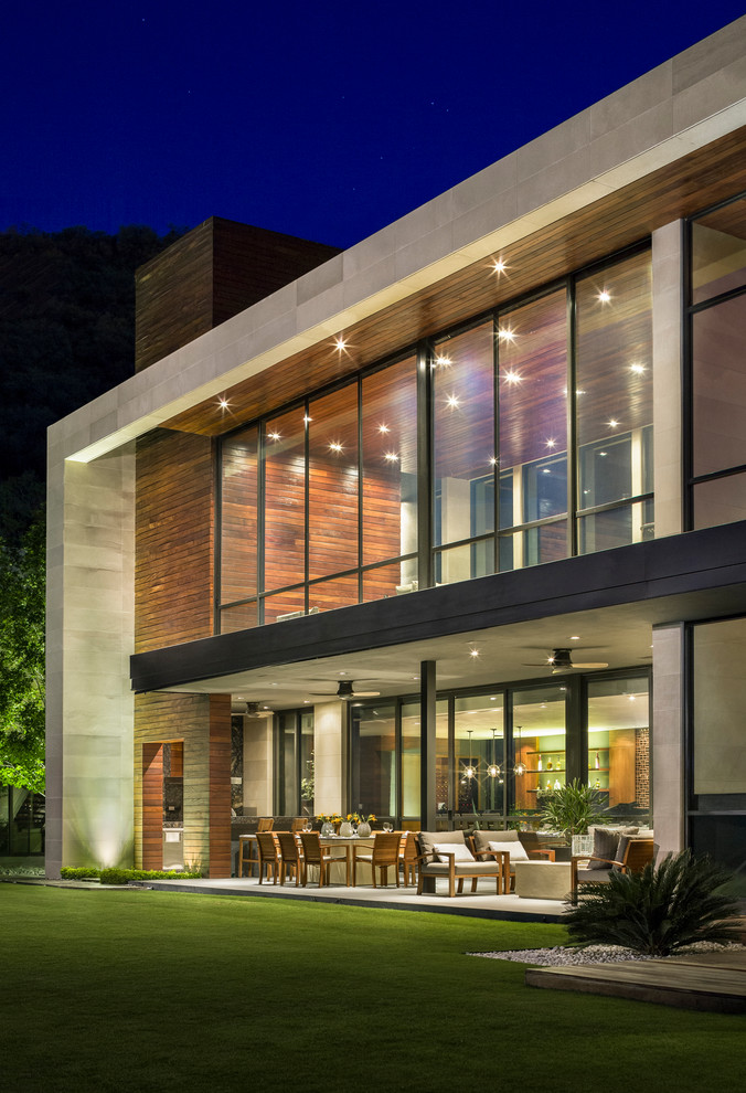 Идея дизайна: двухэтажный дом в стиле модернизм с комбинированной облицовкой