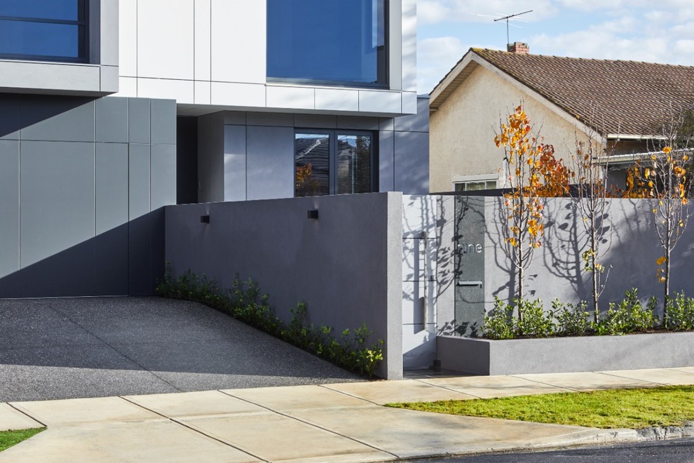 Diseño de fachada de casa gris moderna grande de dos plantas con tejado plano