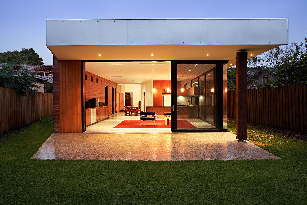 Inspiration for a contemporary house exterior in Melbourne.