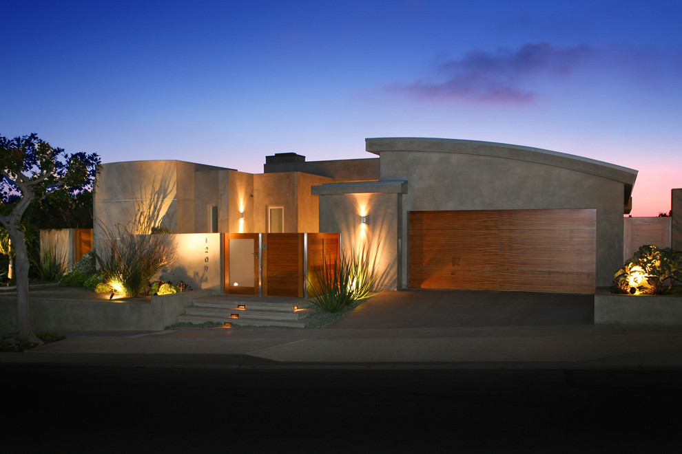 Contemporary bungalow house exterior in Orange County.