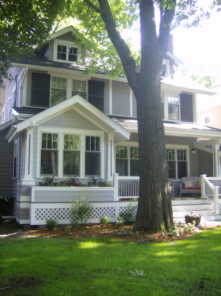Inspiration for a large timeless gray three-story wood exterior home remodel in Chicago with a shingle roof