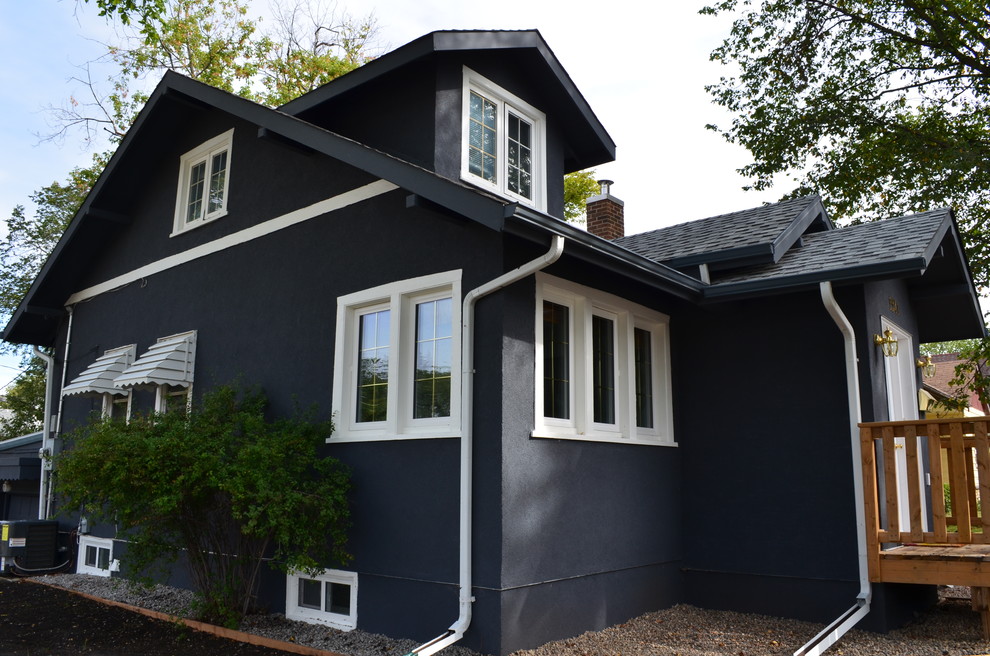 Свежая идея для дизайна: двухэтажный, синий дом среднего размера в стиле ретро с облицовкой из цементной штукатурки и двускатной крышей - отличное фото интерьера