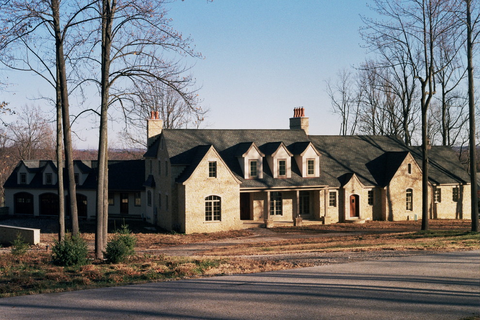 クリーブランドにあるラグジュアリーな巨大なコンテンポラリースタイルのおしゃれな家の外観 (石材サイディング) の写真
