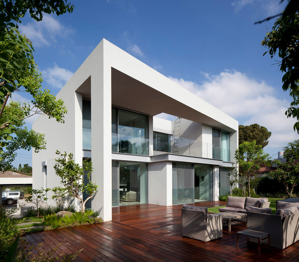 Inspiration for a contemporary two-story exterior home remodel in Tel Aviv