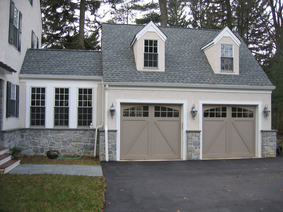 This is an example of a large traditional garage in Philadelphia.
