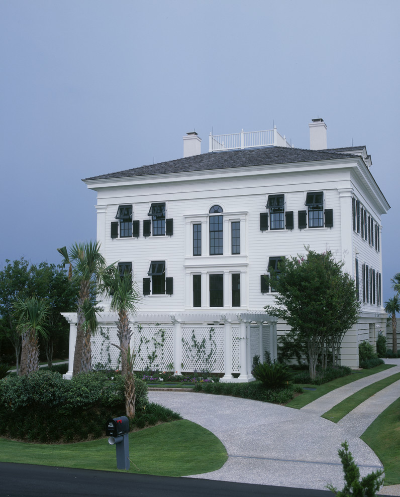 Example of a classic exterior home design in Wilmington