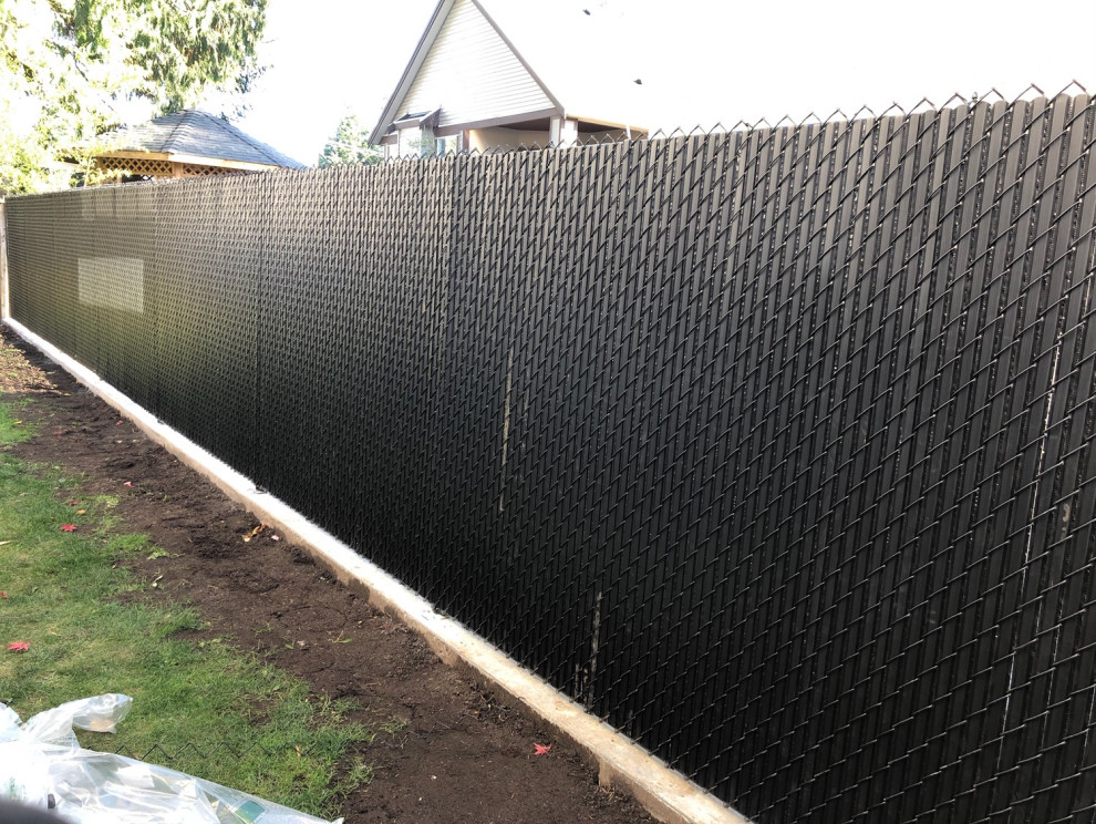 Chain Link Fence Installation with 95 Privacy Slats Modern
