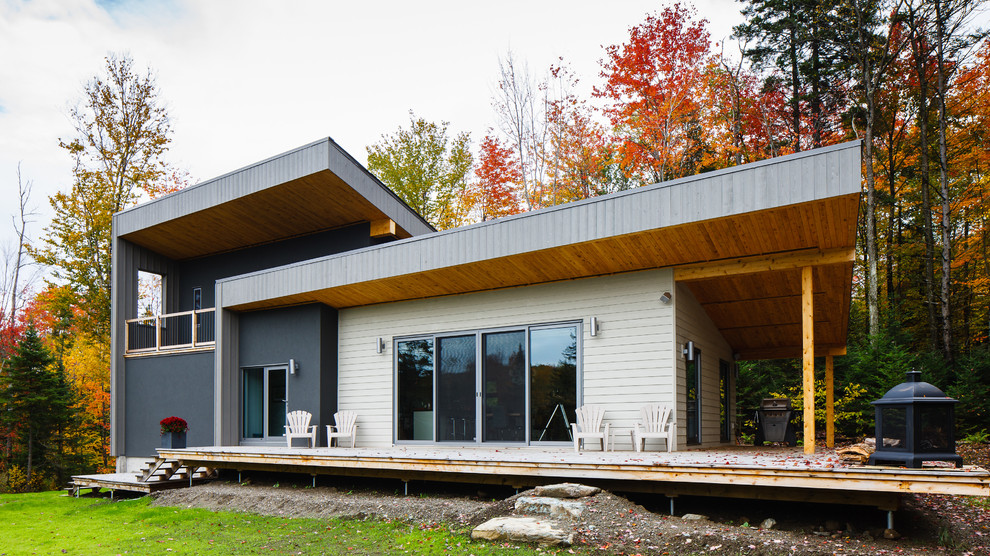 Inspiration for a contemporary exterior home remodel in Montreal