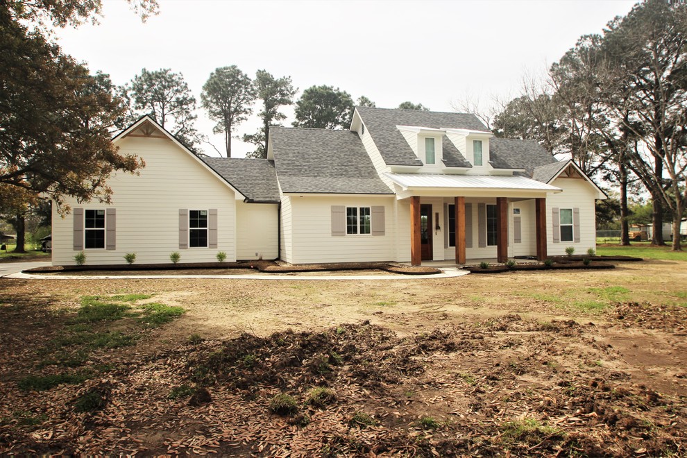Inspiration for a country exterior home remodel in New Orleans