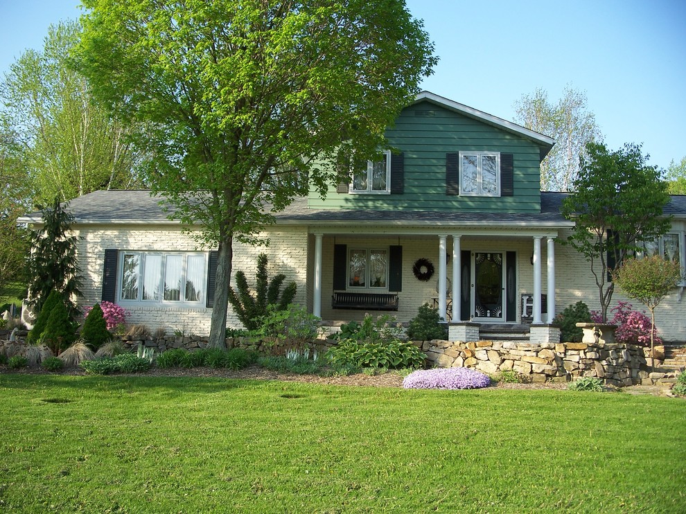 Inspiration for a mid-sized timeless green split-level mixed siding exterior home remodel in Cleveland