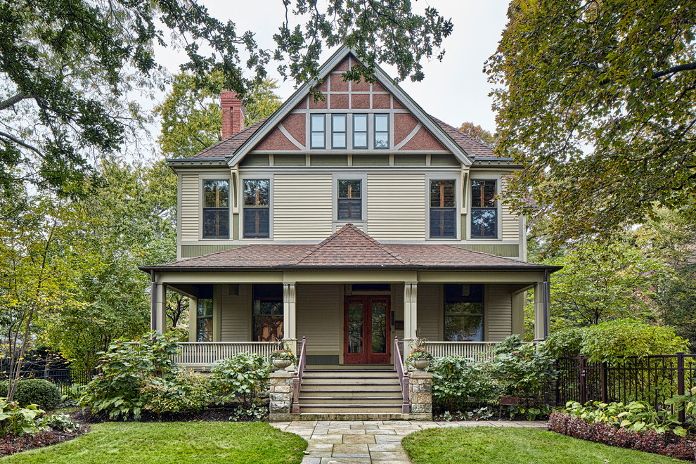Design ideas for a traditional house exterior in Chicago with three floors and a shingle roof.
