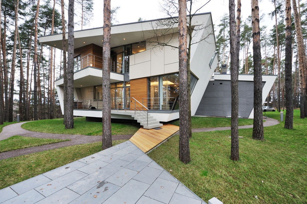 モスクワにあるコンテンポラリースタイルのおしゃれな家の外観の写真