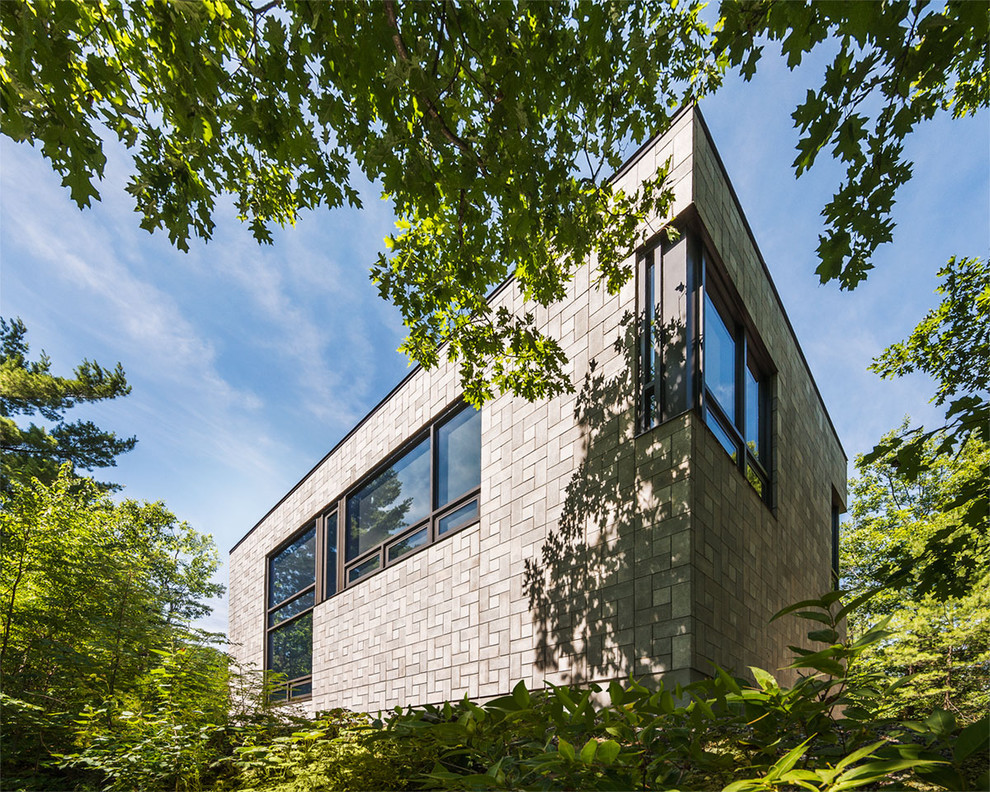 Inspiration for a modern exterior home remodel in Montreal