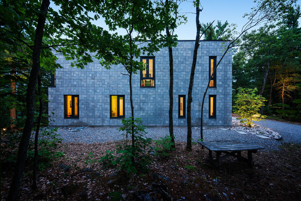 Modernes Haus mit Steinfassade in Montreal