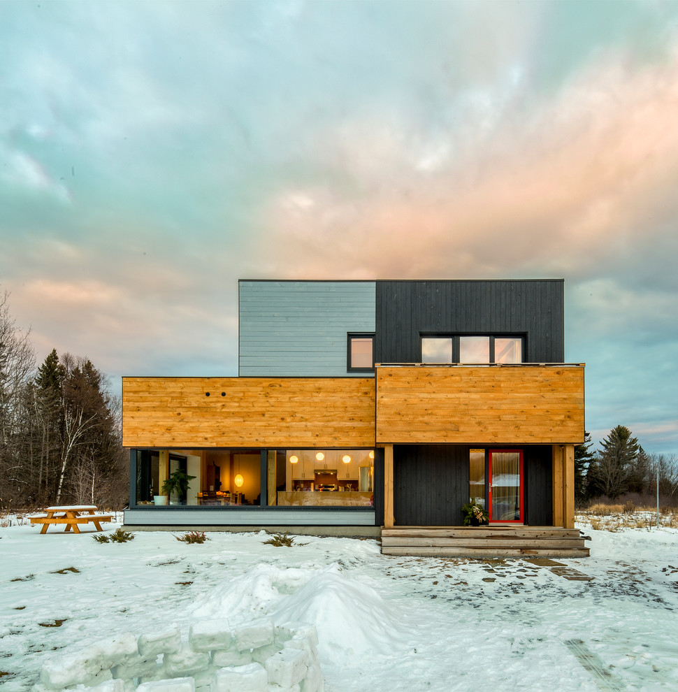 Small trendy exterior home photo in Ottawa