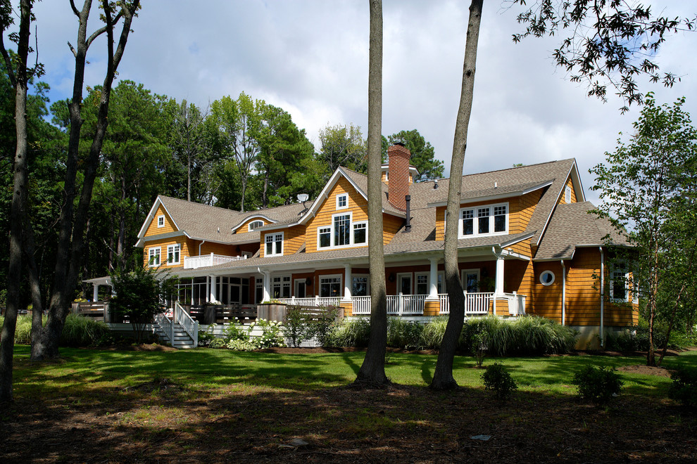 Cette image montre une façade de maison marine.