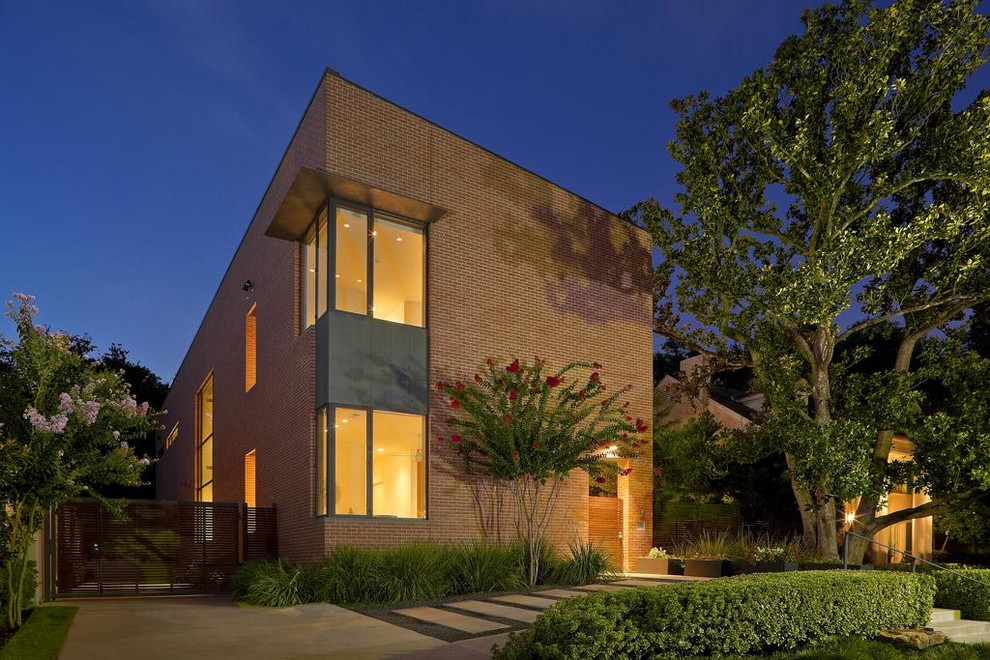Chevy Chase Residence Modern Exterior Houston by Jay Baker