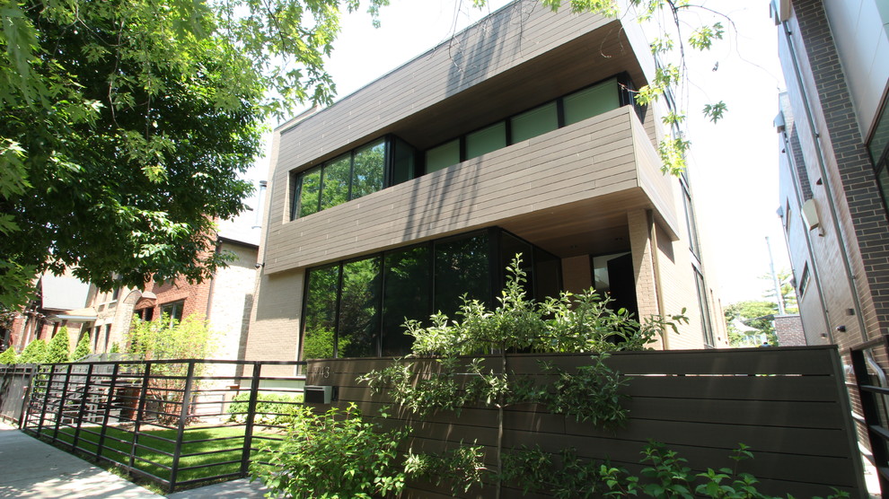 Foto della facciata di una casa grande beige contemporanea a due piani con rivestimento in mattoni e tetto piano