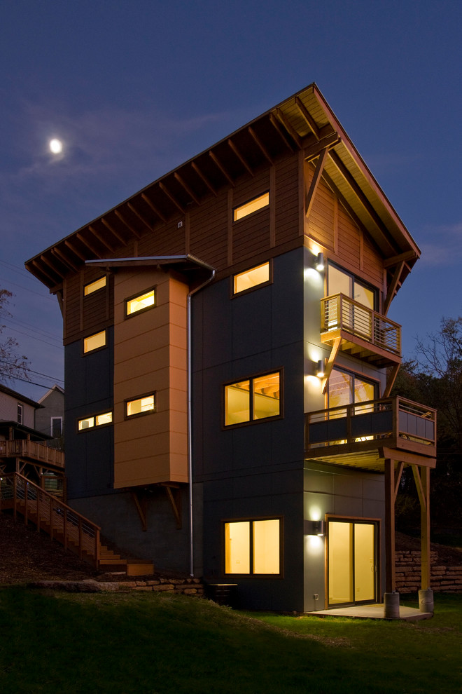 Idées déco pour un escalier extérieur contemporain en bois avec un toit en appentis.